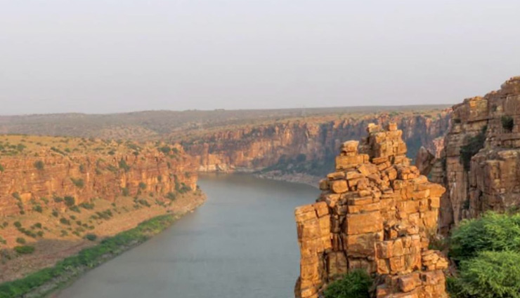 lepakshi,srirangapatna,shivanasamudra falls,somnathpur,shravanabelagola,weekend getaways from bangalore,weekend getaways