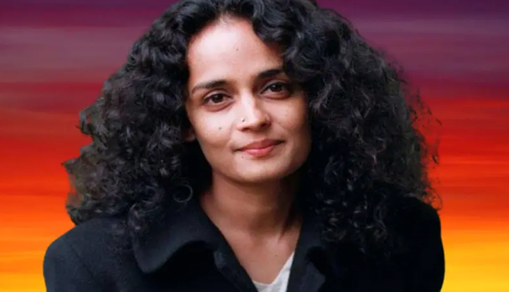 उपराज्यपाल ने दी अरुंधति रॉय और शेख शौकत हुसैन के खिलाफ केस चलाने की मंजूरी