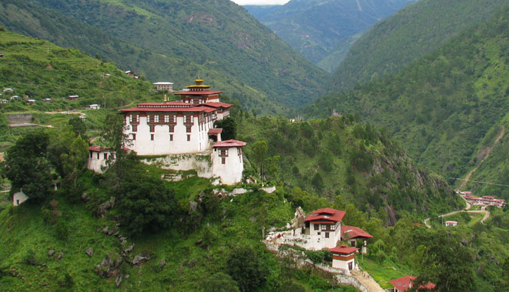 bhutan valleys,beautiful valleys in bhutan,phobjikha valley bhutan,punakha valley bhutan,paro valley bhutan,haa valley bhutan,thimphu valley bhutan,lhuentse valley bhutan,bumthang valley bhutan,trongsa valley bhutan,bhutan travel destinations,scenic valleys bhutan,best places to visit in bhutan,bhutan nature tourism,valleys of bhutan