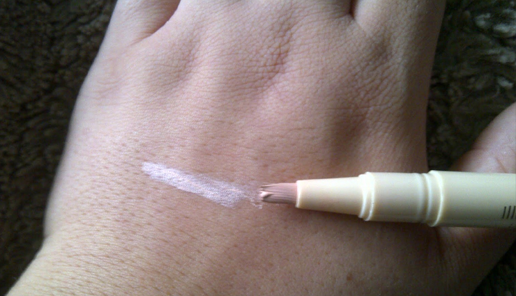 beauty items,beauty tips,lip plumper,gel based primers,dd cream,light diffusing concealer,gel eyeliner,lash fibers,make up sealer,ee cream,long stay lip color,long stay lip color,lip cheek stain