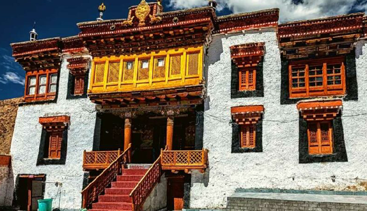 ladakh monasteries guide,surreal gompas in ladakh,amiable monastic sites,ladakh spiritual retreats,buddhist monasteries in the himalayas,ladakh cultural landmarks,picturesque gompas in ladakh,spiritual sites of ladakh,best monastic experiences in ladakh,iconic ladakh gompas