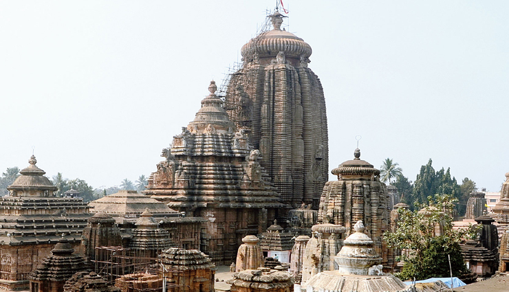 orissa,attractions in orissa,jagannath temple puri,lingaraja temple bhubaneswar,sun temple konark,dhauli hill,chandipur beach,barehipani falls,hirakud dam,gupteswar cave temple,chandi temple cuttack,barabati fort,deulajhari hot spring,ratnagiri monastery,chilika lake,mahanadi river,daringibadi hill station,hanuman vatika,bhitarkanika mangroves,udayagiri khandagiri caves,nandankanan zoological park,simlipal national park,temples of bhubaneswar,holidays,travel,tourist places in orissa