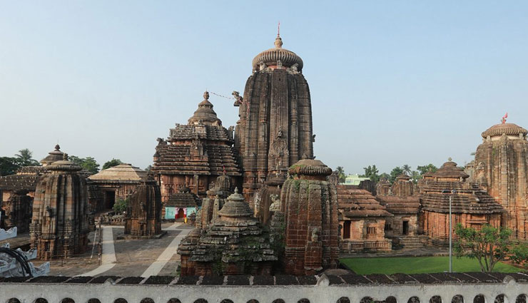 lingaraja temple history,lingaraja temple bhubaneswar,ancient temples of odisha,history of lingaraja temple,lingaraja temple architecture,significance of lingaraja temple,who built lingaraja temple,shiva temples in india,lingaraja temple facts,cultural heritage of bhubaneswar,kalinga architecture,odisha temple history,spiritual places in bhubaneswar,lingaraja temple origin,famous temples in india