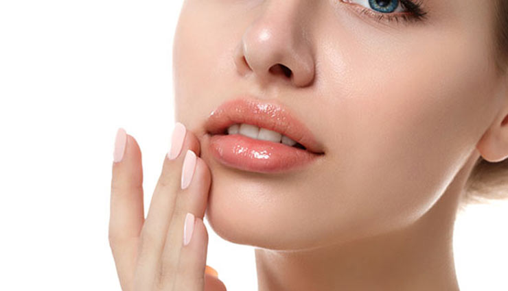 होंठों को देना चाहते है आकर्षक लुक, ले इन 5 चीजों की मदद 
