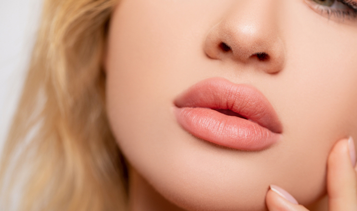 होंठों की खूबसूरती बढ़ाने मे कारगर हैं ये घरेलू उपाय, आजमाकर जरूर देखे