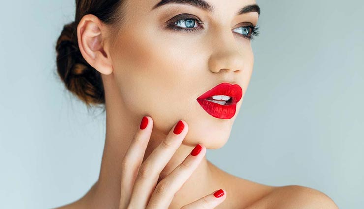 स्किन टोन के अनुसार करें लिप शेड्स का चुनाव, मिलेगा आकर्षक लुक