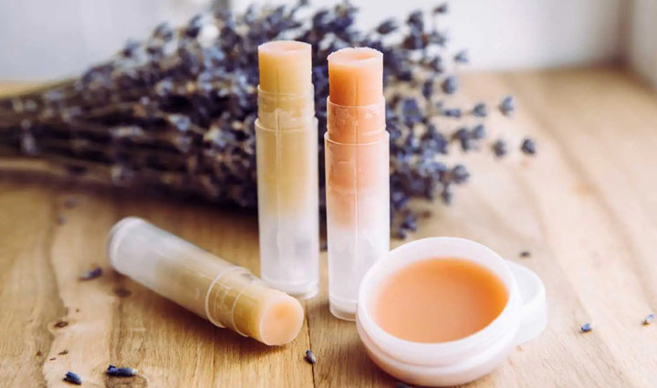 the problem of chapped lips has started increasing in winter try these 8 homemade lip balms,beauty tips,beauty hacks