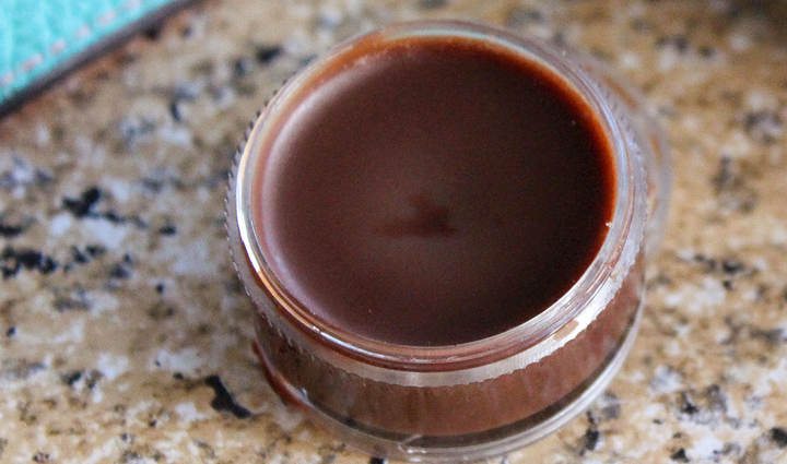 सर्दियों में बढ़ने लगी हैं फटे होठों की समस्या, आजमाए ये 8 होममेड लिप बाम the problem of chapped lips has started increasing in winter try these 8 homemade lip balms,beauty tips,beauty hacks