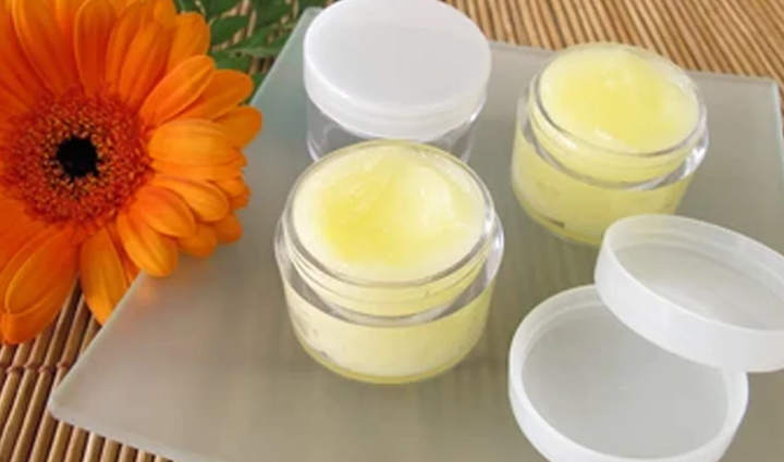 सर्दियों में बढ़ने लगी हैं फटे होठों की समस्या, आजमाए ये 8 होममेड लिप बाम the problem of chapped lips has started increasing in winter try these 8 homemade lip balms,beauty tips,beauty hacks