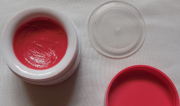 सर्दियों में बढ़ने लगी हैं फटे होठों की समस्या, आजमाए ये 8 होममेड लिप बाम the problem of chapped lips has started increasing in winter try these 8 homemade lip balms,beauty tips,beauty hacks