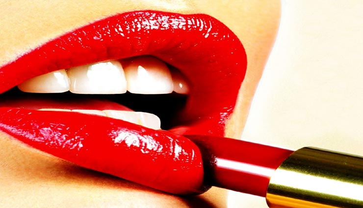 लम्बे समय तक बनी रहेगी होंठों की खूबसूरती, कुछ इस तरह लगाए लिपस्टिक