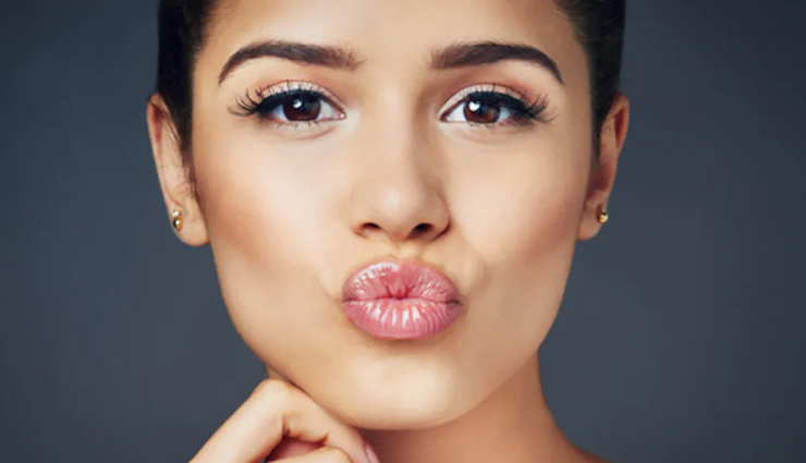 ice cube facial benefits,skin benefits of rubbing ice on face,amazing effects of ice cubes for skin,ice cube beauty hacks for your face,refreshing ice cube face treatment,benefits of cold compress for facial skin,how ice cubes improve skin health,ice facial for glowing skin,cool ice massage for your face,ice cubes in skincare routine