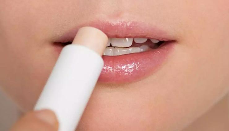 Summer Special : कहीं खो ना जाए होंठों की नमी, आजमाए ये होममेड लाइम लिप बाम