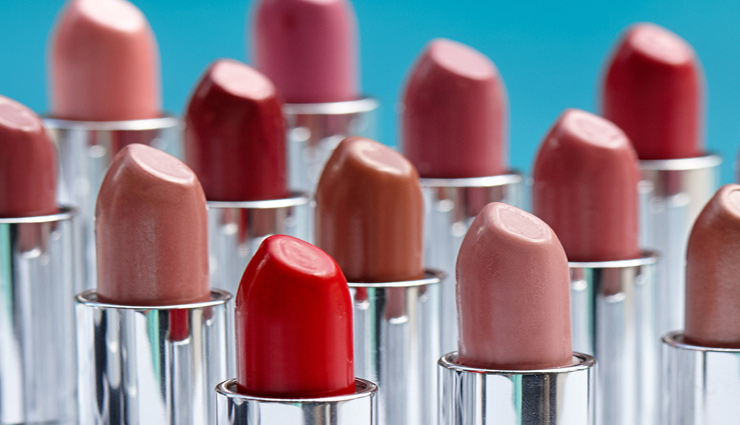 lipstick hacks,make up tips,beauty tips,tips to apply lipsticks