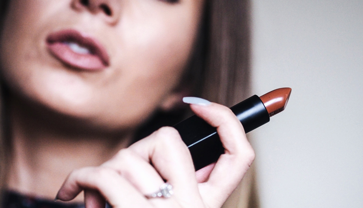 5 Major Side Effects of Applying Lipsticks