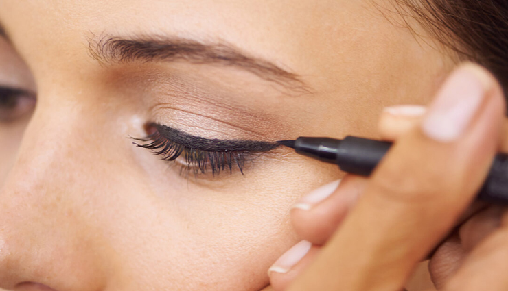 liquid eyeliner perfectly,tips to apply liquid eyeliner perfectly,liquid eyeliner,beauty,beauty tips