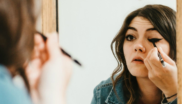 liquid eyeliner,tips to apply liquid eyeliner,eyeliner beauty tips,beauty tips,beauty hacks,simple beauty tips