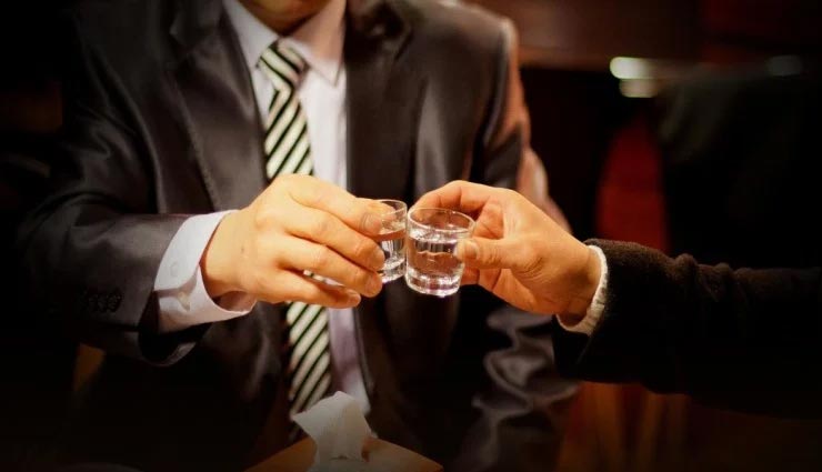 इम्यून सिस्टम को मजबूत बनाए रखने के लिए इन 5 चीजों के सेवन से करें परहेज Health tips,health tips in hindi,avoidable food,coronavirus,immune system