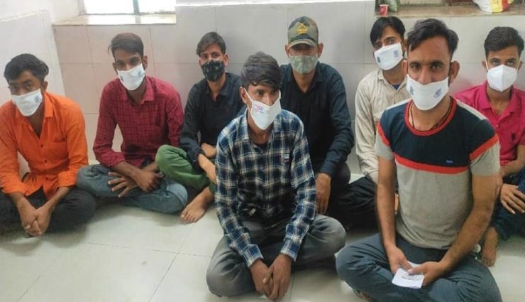 उदयपुर : खुले में बैठकर शराब पार्टी करना युवकों को पड़ा महंगा, पुलिस ने कार जब्त कर किया गिरफ्तार