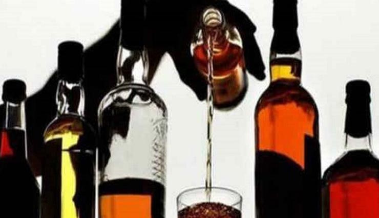 झुंझुनूं : पुलिस ने जब्त की अवैध शराब, ट्रक में छुपी थी मुर्गियों के दाने के नीचे