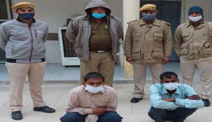 झुंझुनूं : दो तस्करों से बरामद की गई आर्मी कैंटीन की 97 बोतल अंग्रेजी शराब, जा रहे थे गुजरात बेचने