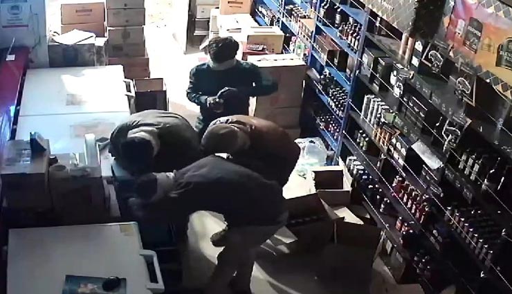 कोटा : बदमाशों ने 20 सेकंड में तोडा शराब की दुकान का शटर, चुराई विदेशी ब्रांड की बोतले