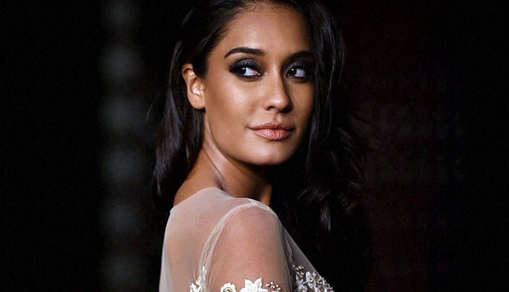 5 sexiest eyes of bollywood,most sexy eyes of bollywood,bollywood divas with beautiful eyes,bollywood most sexiest  eyes,beauty of bollywood divas