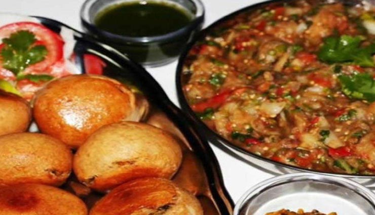 बिहार का प्रसिद्द व्यंजन है 'लिट्टी चोखा', आज ही बनाकर चखें इसका स्वाद #Recipe बिहार का प्रसिद्द व्यंजन है 'लिट्टी चोखा', आज ही बनाकर चखें इसका स्वाद #Recipe