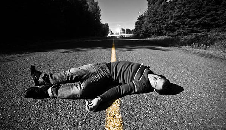 जीवन को सुचारू रूप से चलाने के लिए इन बुरी आदतों को त्यागना बेहतर है