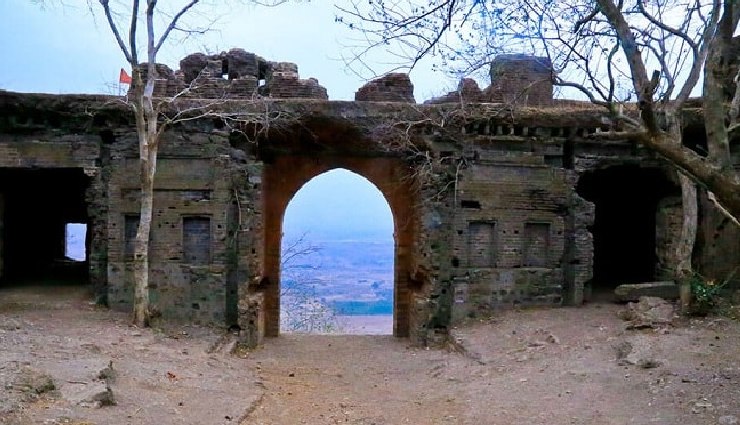 gujarat forts,historical forts in gujarat,dabhoi fort,surat fort,pavagadh champaner fort,manek burj,ilva durga fort,uparkot fort,songadh fort,zinzuwada fort,tera fort,roha fort,forts to visit in gujarat,ancient forts gujarat,gujarat tourism,gujarat fort architecture