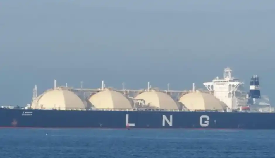 बड़ी राहत की खबर: होर्मुज पार कर LNG से भरा टैंकर भारत की ओर, जानिए क्या है एलएनजी और क्यों है यह अहम