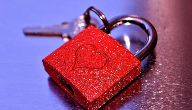 symbol of love,heart symbolism,cupid and arrow,moon and stars meaning,swans as love symbols,red roses signify love,lovebirds and doves,symbolic rings in love,locks and keys symbolize commitment,harp as a love symbol