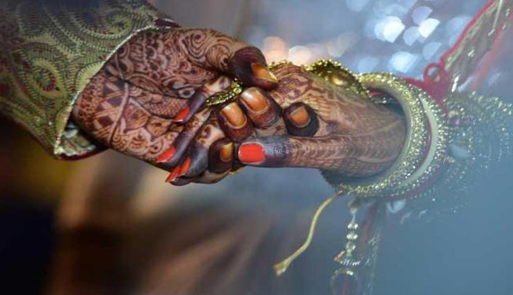 लॉकडाउन में दूल्हा-दुल्हन की बॉर्डर पर हुई अनोखी शादी