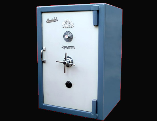 तिजोरी से जुड़े कुछ वास्तु टिप्स जिनकी मदद से हमेशा रहेगी माँ लक्ष्मी की कृपा