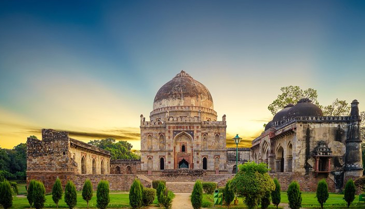 best gardens of the country attract tourists,holidays,travel,tourism