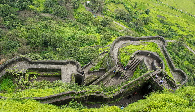 दोस्तों के साथ ट्रेकिंग का बना रहे हैं प्लान, तो इन साहसिक जगहों को जरूर एक्सप्लोर करें! trekking with friends,adventurous trekking locations,best trekking spots in india,top trekking destinations,trekking with friends india,nature trekking locations,trekking for adventure,trekking tips with friends