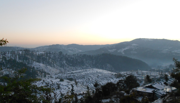 कर रहा हैं पहाड़ों पर जाने का मन, कीजिए उत्तराखंड की इन 10 जगहों का रूख famous lakes and scenic beauty in uttarakhand,the queen of hill stations in uttarakhand,spiritual and adventure hub of uttarakhand,wildlife sanctuary in uttarakhand,holy city on the banks of the ganges in uttarakhand,capital city of uttarakhand known for its pleasant weather,skiing destination and stunning views in uttarakhand,serene hill station with panoramic vistas in uttarakhand,unesco world heritage site in uttarakhand,sacred pilgrimage site nestled in the himalayas in uttarakhand