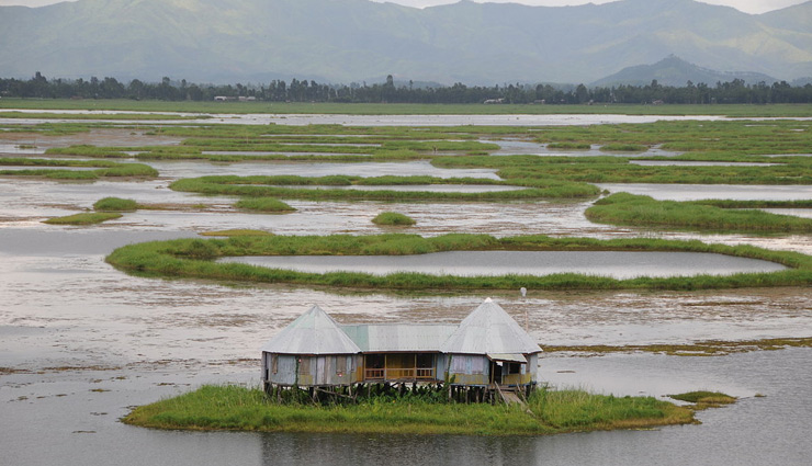 most beautiful lakes in india,lakes in india,famous lakes in india,wular lake,lake pichola,dal lake,lonar lake,loktak lake