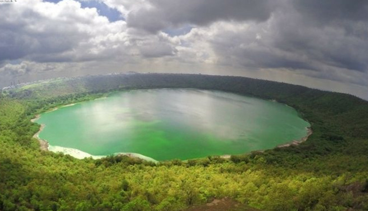 most beautiful lakes in india,lakes in india,famous lakes in india,wular lake,lake pichola,dal lake,lonar lake,loktak lake