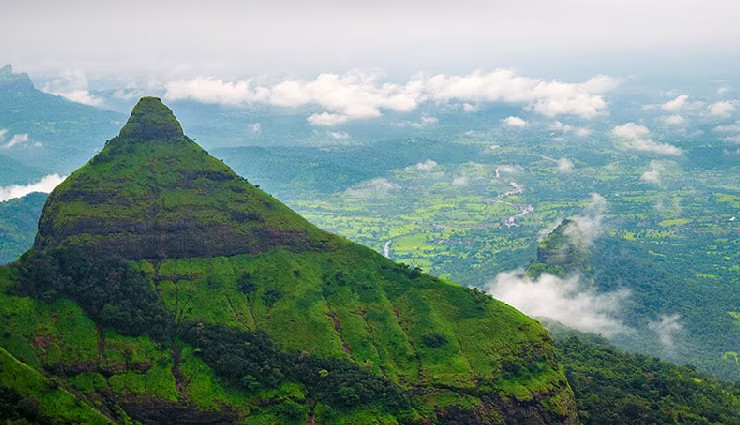 hill stations in maharashtra,beautiful hill stations,mahabaleshwar,bhandardara,malshej ghat,chikhaldara,amboli,lonavala khandala,igatpuri,sawantwadi,panchgani,rajmachi,western ghats,sahyadri ranges,maharashtra travel