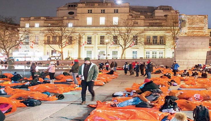 संदेश देने के लिए खुले आसमान के नीचे सोए 60 हजार से ज्यादा लोग