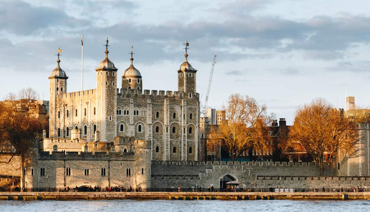 london,places to visit in london,buckingham palace,the tower of london,the british museum,big ben and parliament,national gallery,piccadilly circus and trafalgar square