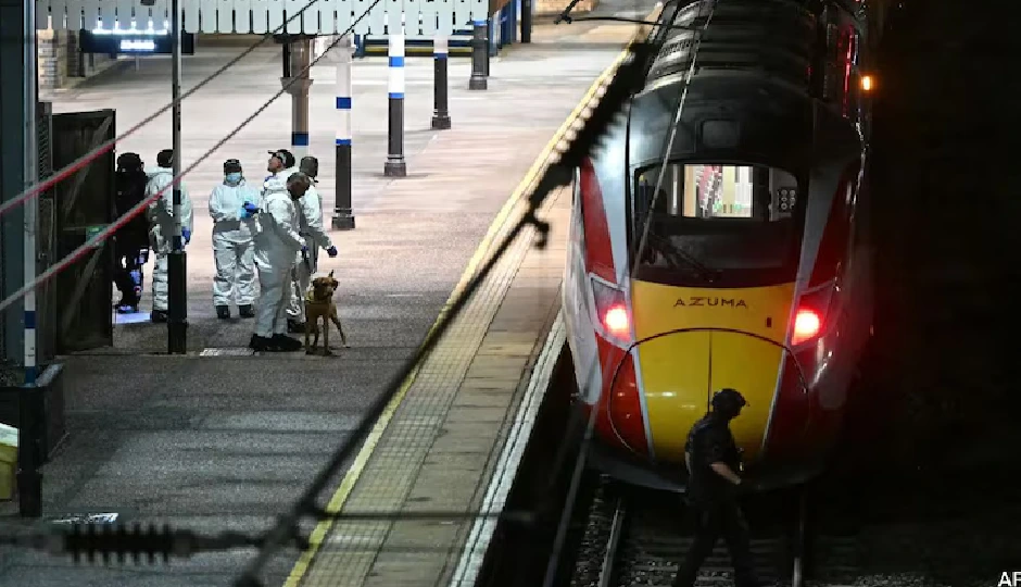 लंदन जा रही ट्रेन में खौफनाक मंजर, चाकू से ताबड़तोड़ वार, खून से सनी बोगियां, प्रत्यक्षदर्शियों ने सुनाई दहला देने वाली कहानी