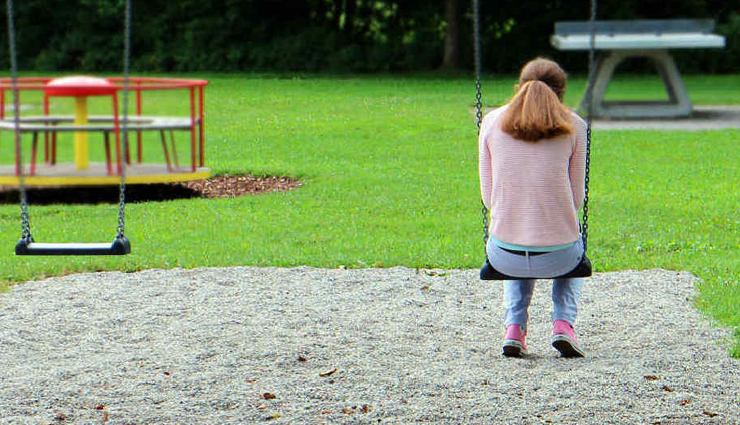 feeling of loneliness,tips to overcome feeling of loneliness,lonely person,personality tips