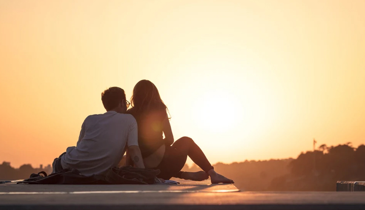 12 Signs Your Man Wants Long Distance Relationship