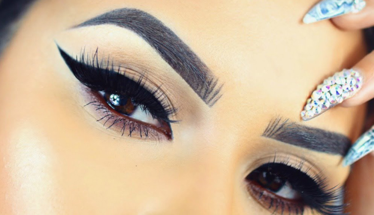 eyeliner,trending ways to wear eyeliner,beauty,beauty tips,bold and graphic eyeliner,outer cast eyeliner,dark matter eyeliner