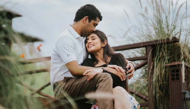 coping with long-distance relationships,social distancing relationship tips,staying connected while apart,missing your partner,maintaining intimacy during quarantine,relationship advice for couples apart,handling distance in love,long-distance relationship coping strategies,emotional connection tips for couples,managing loneliness in relationships