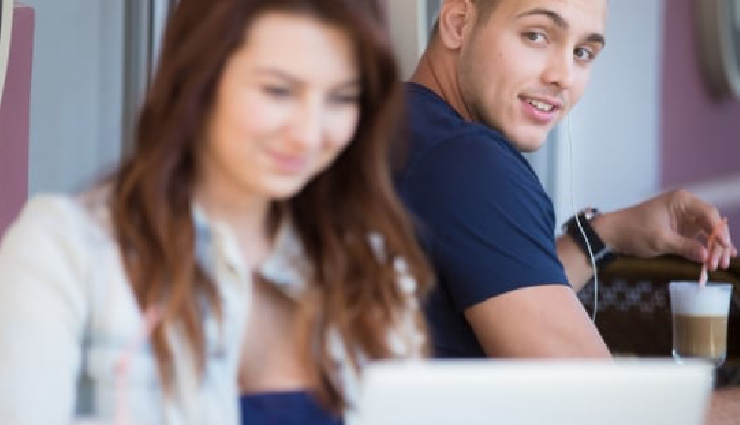 eye contact meanings,what does eye contact mean,guy staring at you,interpreting eye contact,guy attraction signals,eye contact and communication,non-verbal communication,understanding gaze,reading body language,guys intentions