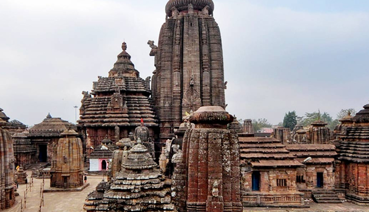 shivratri special,lord shiva temples,famous lord shiva temples in india,temples in india,india,kedarnath temple,uttarakhand,shri amarnath cave temple,jammu and kashmir,lingaraj temple,odisha,shore temple,tamil nadu,baba baidyanath temple,jharkhand,trimbakeshwar temple,maharashtra,mahakaleshwar temple,madhya pradesh,somnath temple,gujarat,tarakeshwar temple,west bengal,kashi vishwanath temple,uttar pradesh,omkareshwar temple,madhya pradesh,mallikarjuna swamy temple,andhra pradesh,brihadeshwara temple,tamil nadu,tungnath mahadev temple,uttarakhand,da parbatia temple,assam,murudeshwar temple,karnataka,vadakkunnathan temple,kerala,ramanathaswamy temple,tamil nadu,baba bhootnath mandir,himachal pradesh,chidambaram nataraja temple,tamil nadu