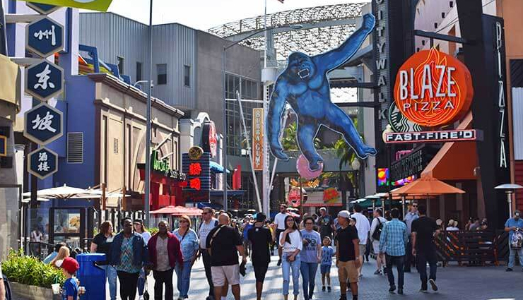 los angeles,places to visit in los angeles at night,griffith park hike,universal citywalk,neon cruise at the museum of neon art,a gastronomic delight!